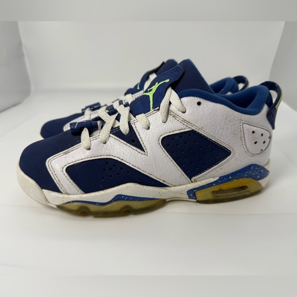 Kids Nike Air Jordan Size 6Y Low  Ghost Green 768881-106 Sneakers - Picture 6 of 11